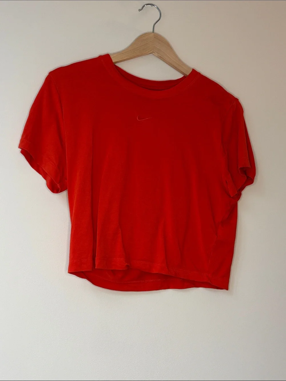 Nike Women's Red Cropped Tee (I'm small) fits perfect - Picture 3 of 4